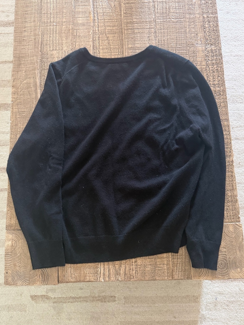 Quince Mongolian Cashmere V-Neck Sweater - Picture 3 of 4
